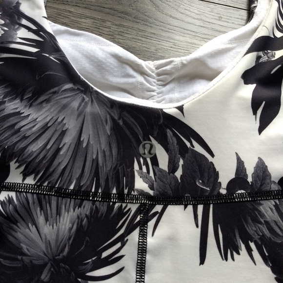 EUC Lululemon Tank - Picture 3 of 4